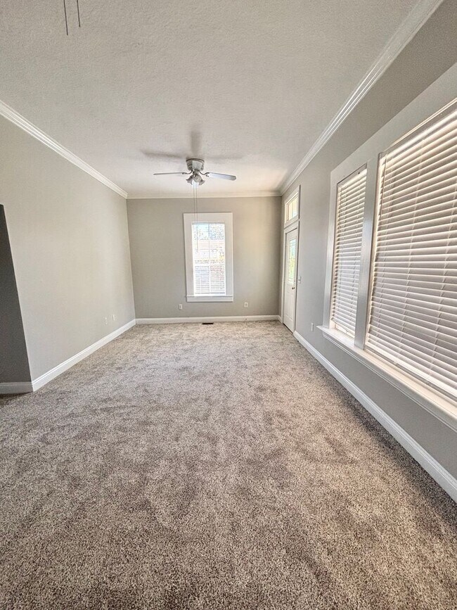 Building Photo - 6TH311  8