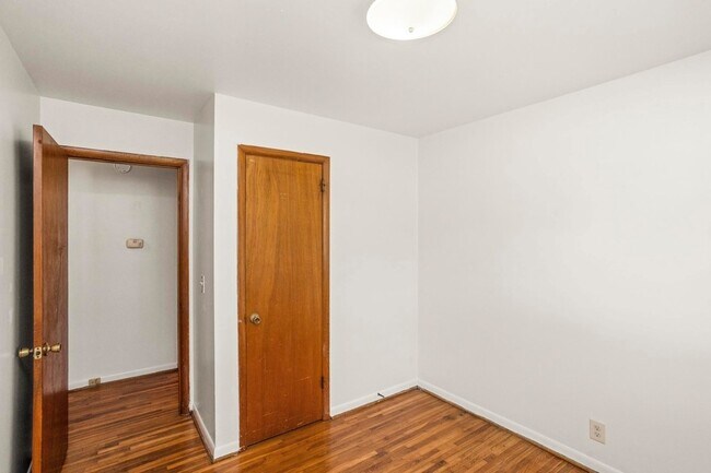 Building Photo - 2510 9th Ave S