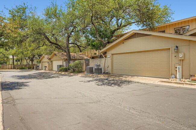 Building Photo - Spacious 3-Bed Townhome in Northwest Hills – Over 3,200 Sq Ft with Courtyard & 2-Car Garage **ALL...