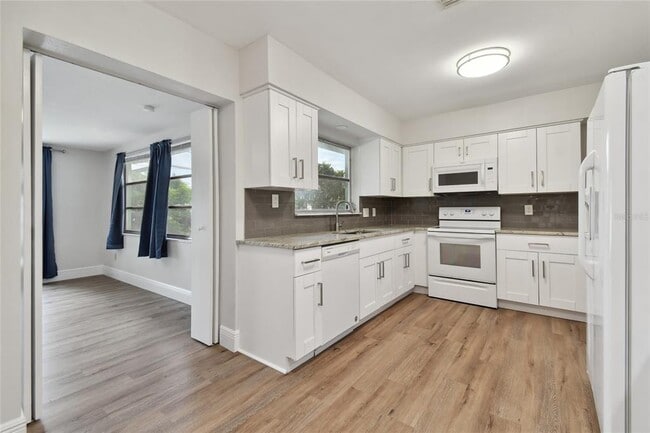 Building Photo - 2111 Lanai Ave