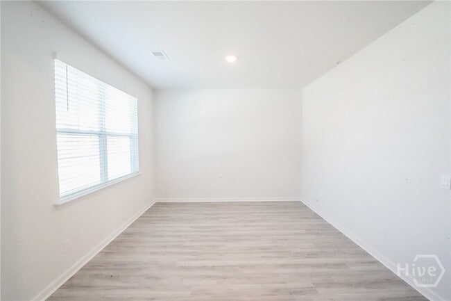 Building Photo - 102 Windrush Pnes