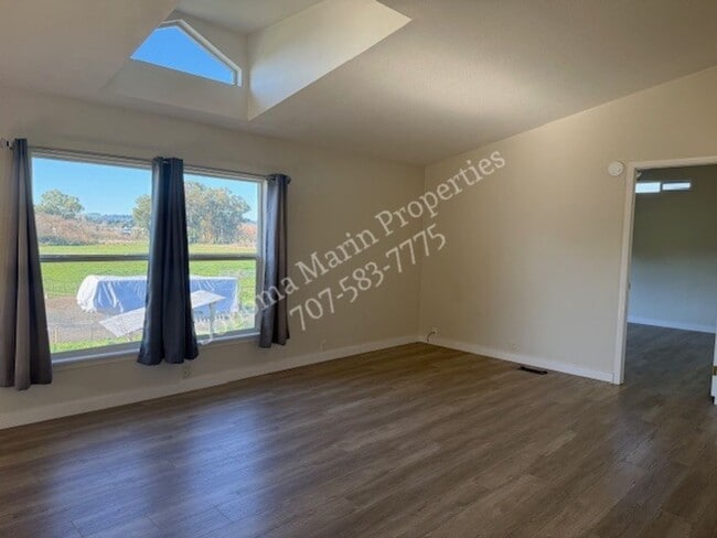 Building Photo - Great Single Level Home in the Country ~ West Petaluma ~ 2bd/2ba with Large Bonus Room