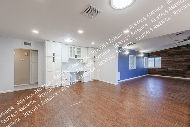 Building Photo - 1360 W Esplanade St