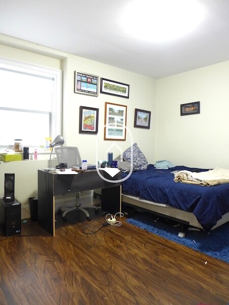 Building Photo - 8 Newcomb St