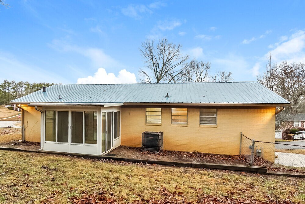 Building Photo - 621 27th Ave