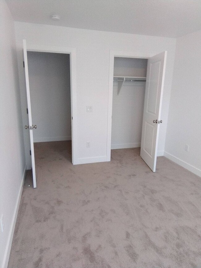 Building Photo - Brand New Townhome!