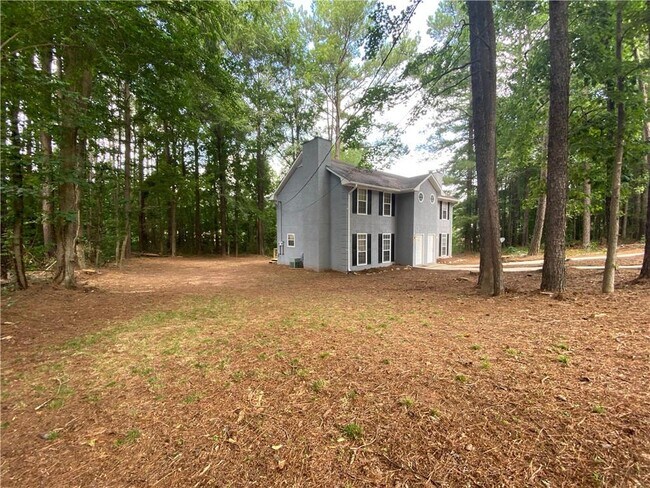 Building Photo - 2012 Oakwood Dr