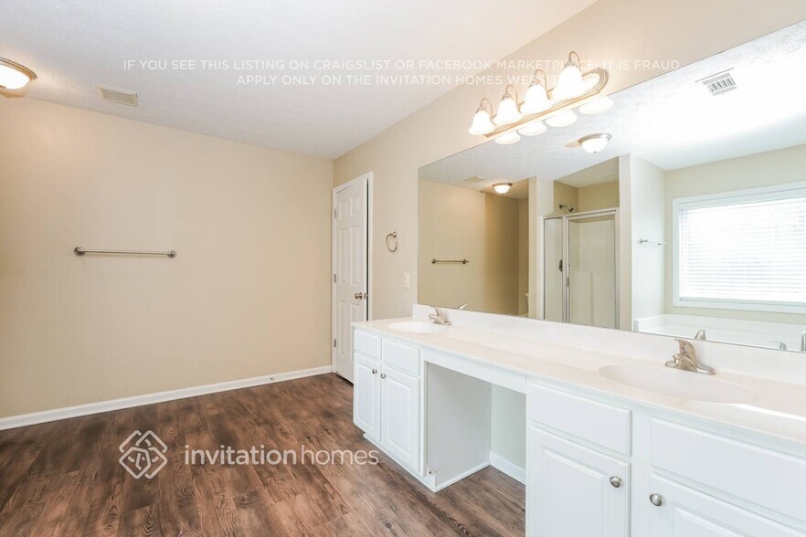Building Photo - 3390 Cooper Woods Dr