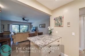 Building Photo - 9000 Jacaranda Ln