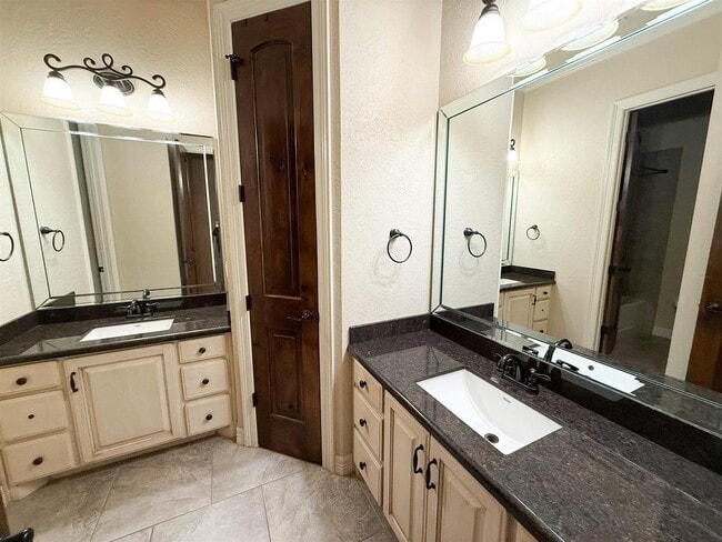 Building Photo - 6470 Claybourn Dr