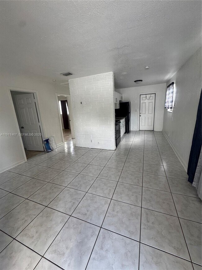 Building Photo - 733 NW 4th St