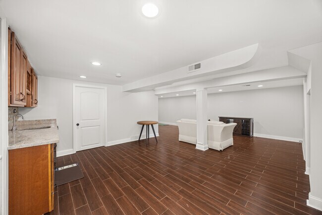 Building Photo - 1625 Heidorn Ave