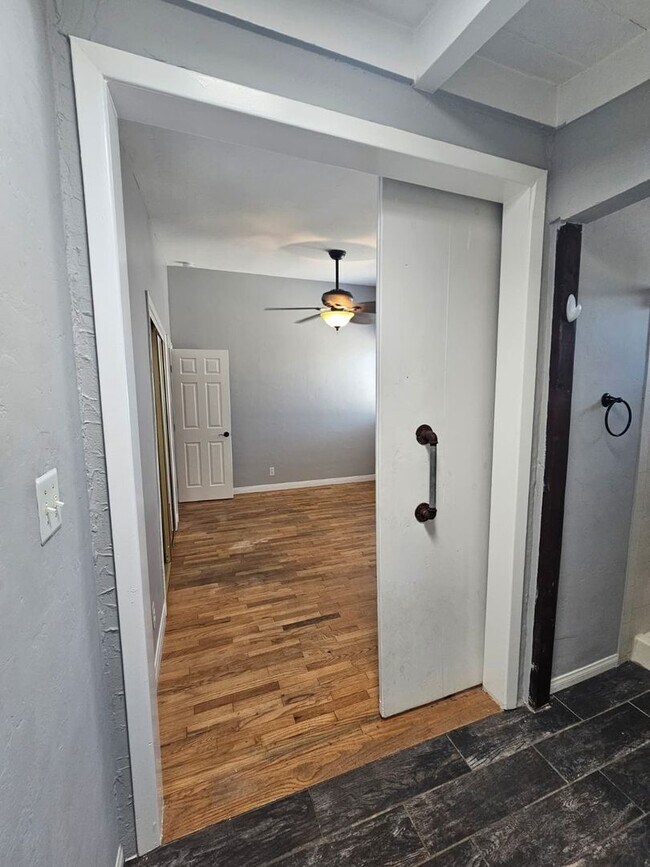 Building Photo - 352 Bonito Ave