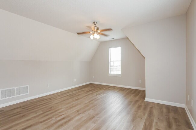 Building Photo - 80 Tate Dr
