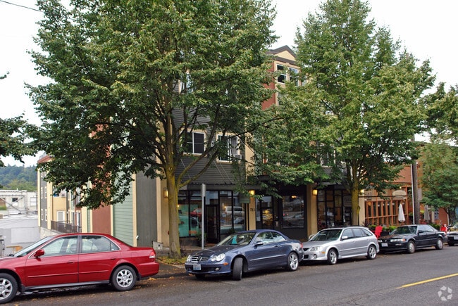 Building Photo - Equinox