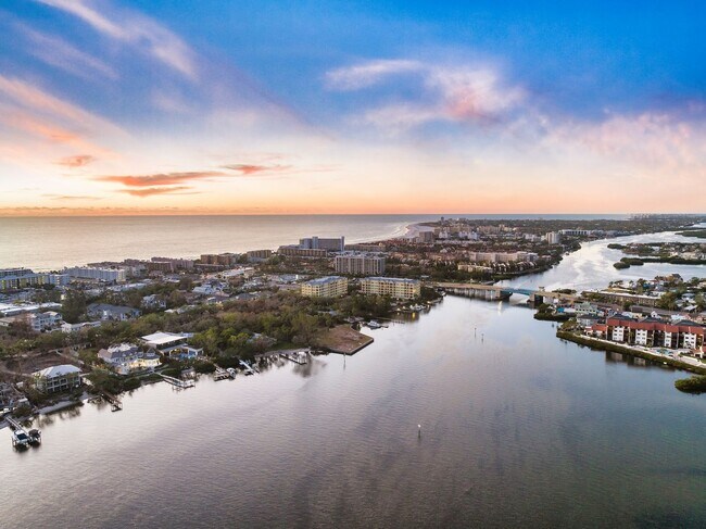 Building Photo - Brand New spacious 4bd/3.5bth Sarasota Hom...