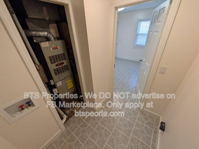 Building Photo - 906 S Tonti Cir