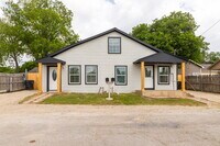 Building Photo - Newly Remodeled One Bed, One Bath in Cleburne