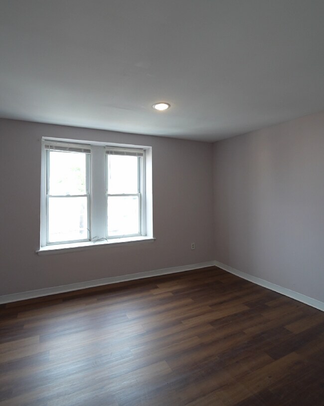 Building Photo - 852 N 42nd St
