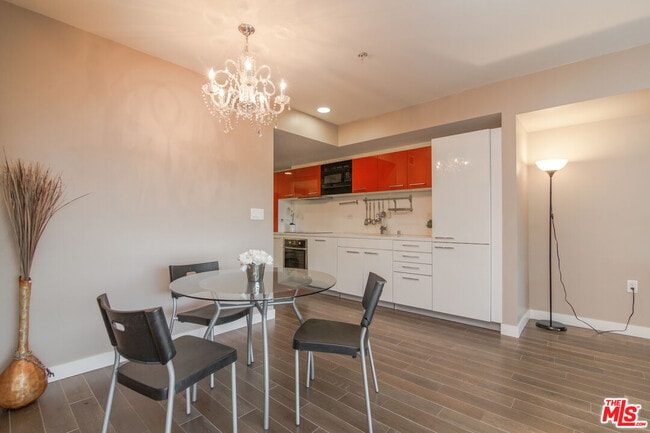 Building Photo - 901 Flower St