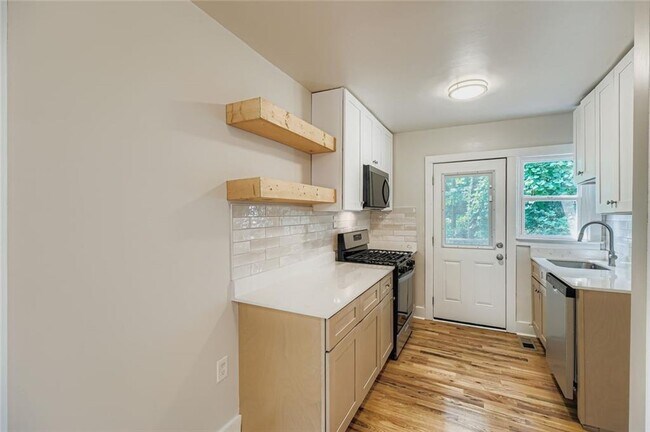 Building Photo - 1191 Beechview Dr SE