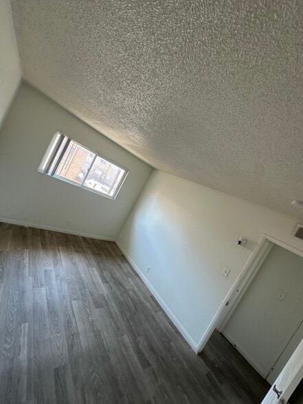 Building Photo - 485 North Cir