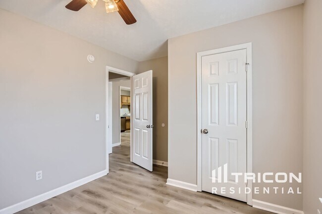 Building Photo - 928 Pin Oak Dr