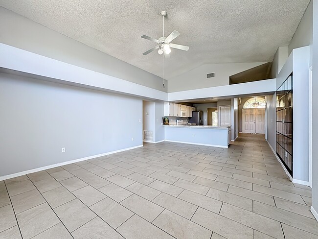 Building Photo - Spacious 4-Bedroom Retreat with 2 Baths in Brandon - 2103 Sq. Ft. of Comfort Awaits!