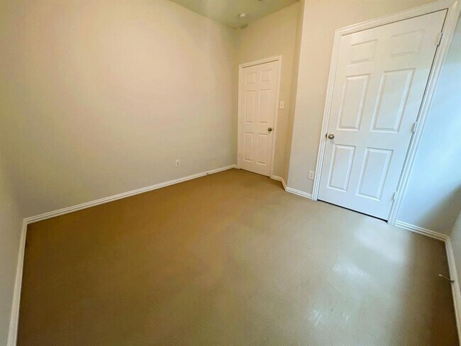 Building Photo - 130 W Montfair Blvd