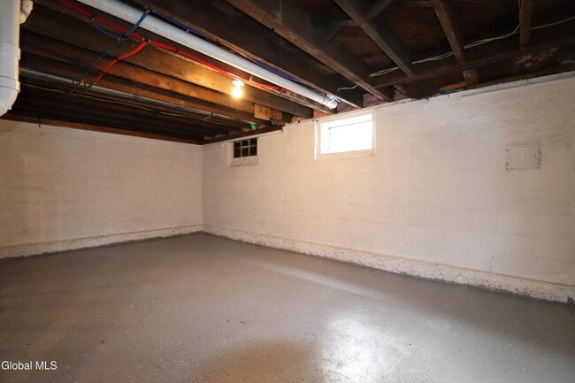 Building Photo - 442 Plymouth Ave