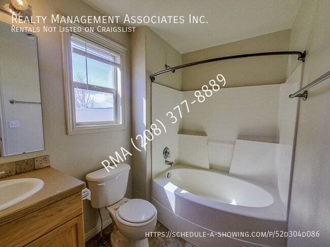 Building Photo - 17659 Monarch Way