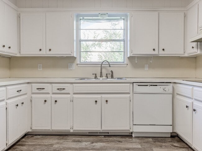 Building Photo - Recently Remodeled home in Norman