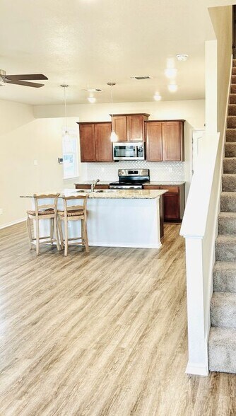 Building Photo - 303 Grn Valley Dr