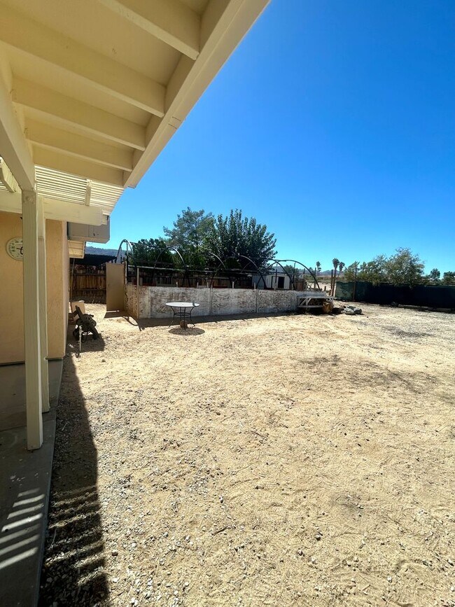 Building Photo - Spacious 3 Bedroom 2 Bathroom Home with Solar