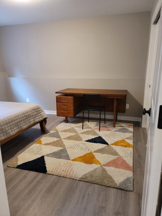 Building Photo - 6640 N Amherst St