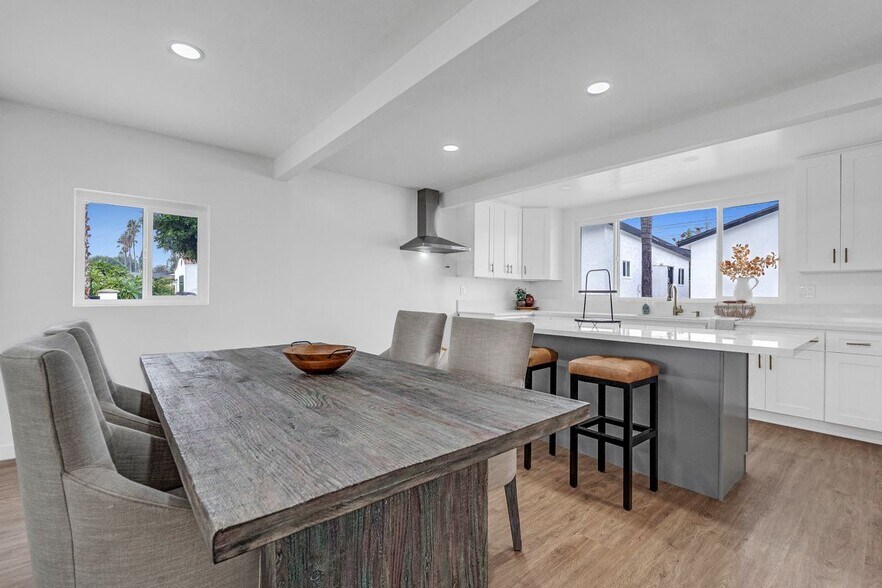 Building Photo - 9956 La Docena Ln