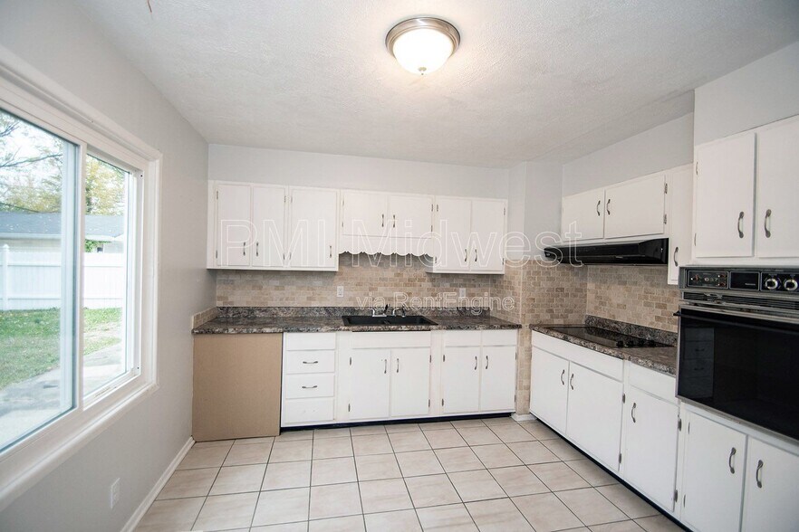 Building Photo - 4610 Karen Dr