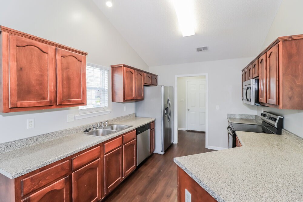 Building Photo - 10316 Cottage Oaks Dr