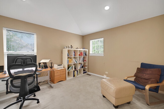 Building Photo - 1344 Essex Dr