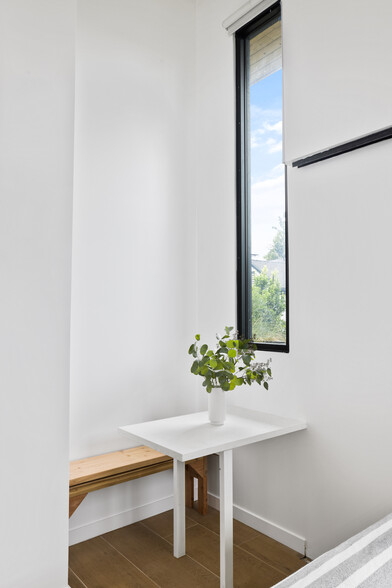 Table - 144 S Wilton Pl