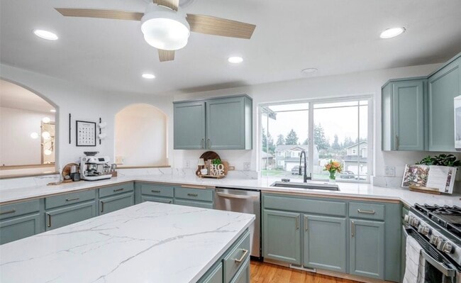 Building Photo - 16669 Rainier View Dr SE