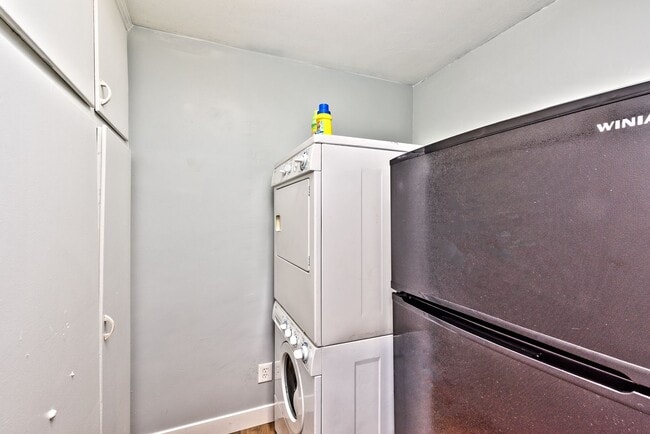 Building Photo - Beautiful 1-Bedroom Available