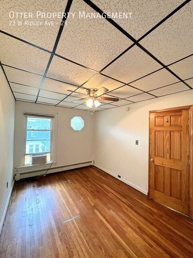 Building Photo - Lovely, Sun Drenched 3BR/1BA Ridley Park Apt