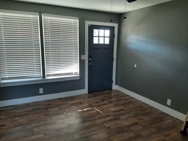 Building Photo - 234 Santa Monica Blvd