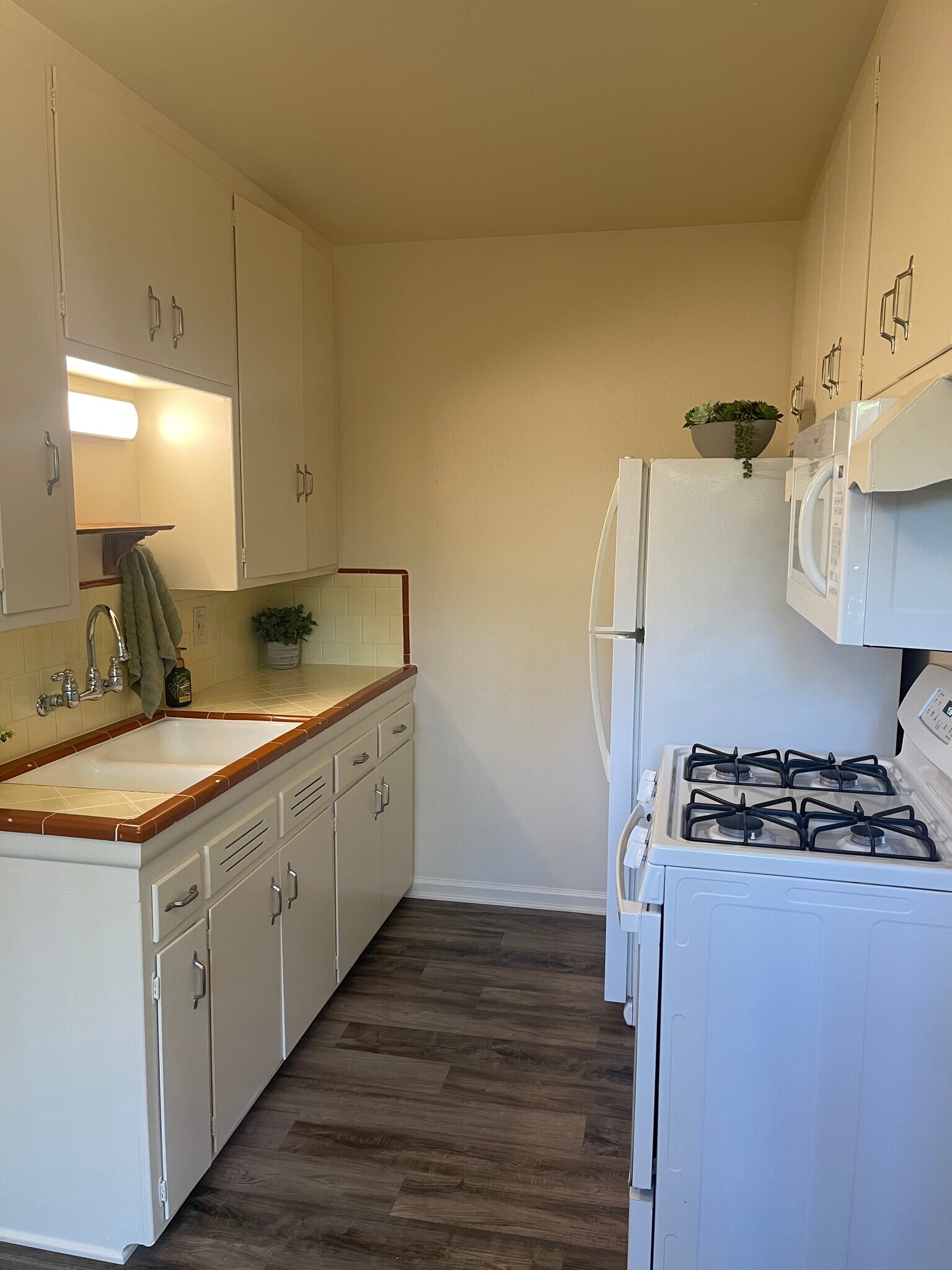 Building Photo - 1316 Sylvan Blvd