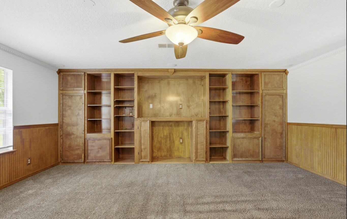 Building Photo - 2162 Saint Martins Dr E