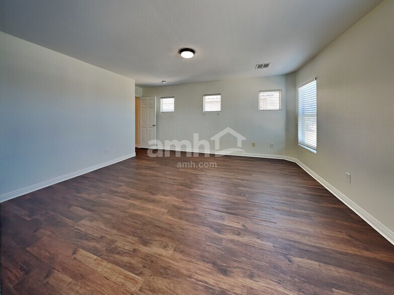 Building Photo - 3986 Chasing Heart Way