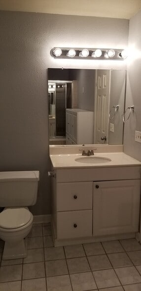 Building Photo - 1002 Quebec Dr