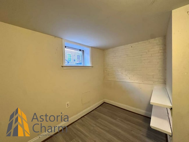 Building Photo - Move in by March 31st - Pick your move in incentive: A TV, 1 month free on a 13th month lease, or...