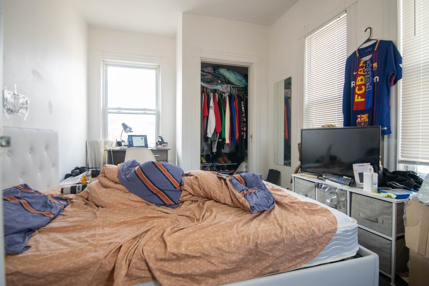 Building Photo - 46 Gardner St